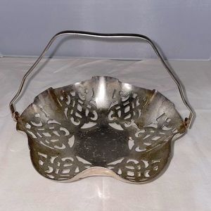 Vintage Leonard silver plated pierced filagree handled trinket treat basket